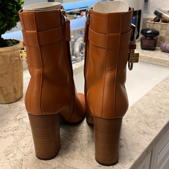 Givenchy women’s ankle boots - Picture 3 of 10